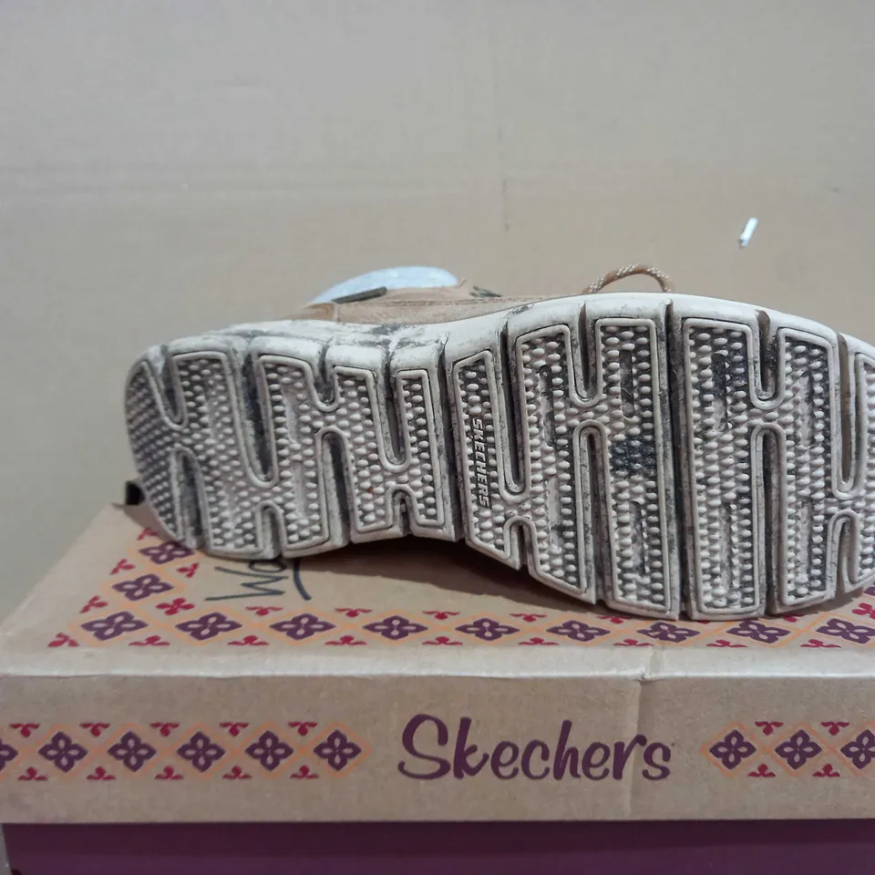 SKECHERS SYNERGY WARM TECH BOOT - CHESTNUT, SIZE 6 UK