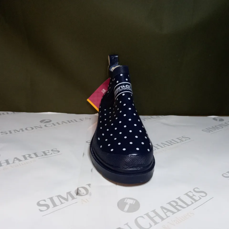REGATTA LADY HARPER BOOTS SIZE 6