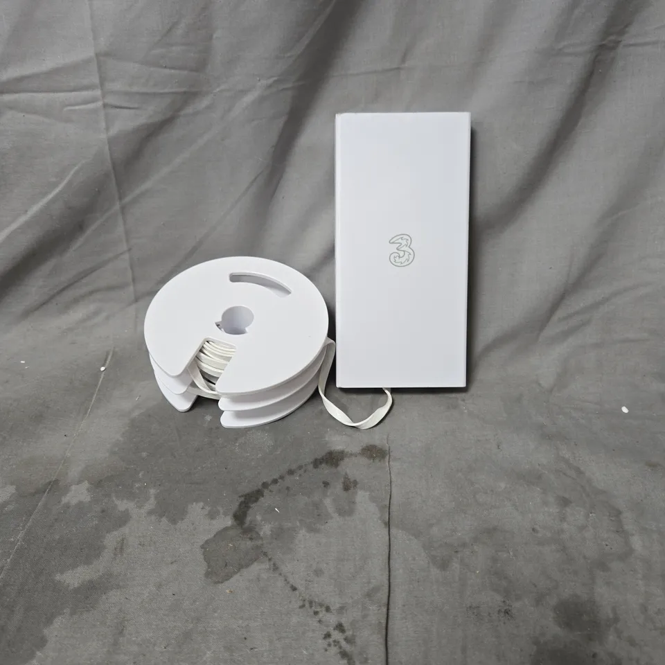 THREE GREENPACKET Y5-210MU NETWORKING DEVICE – WHITE, 24V 1.0A (BOXED)