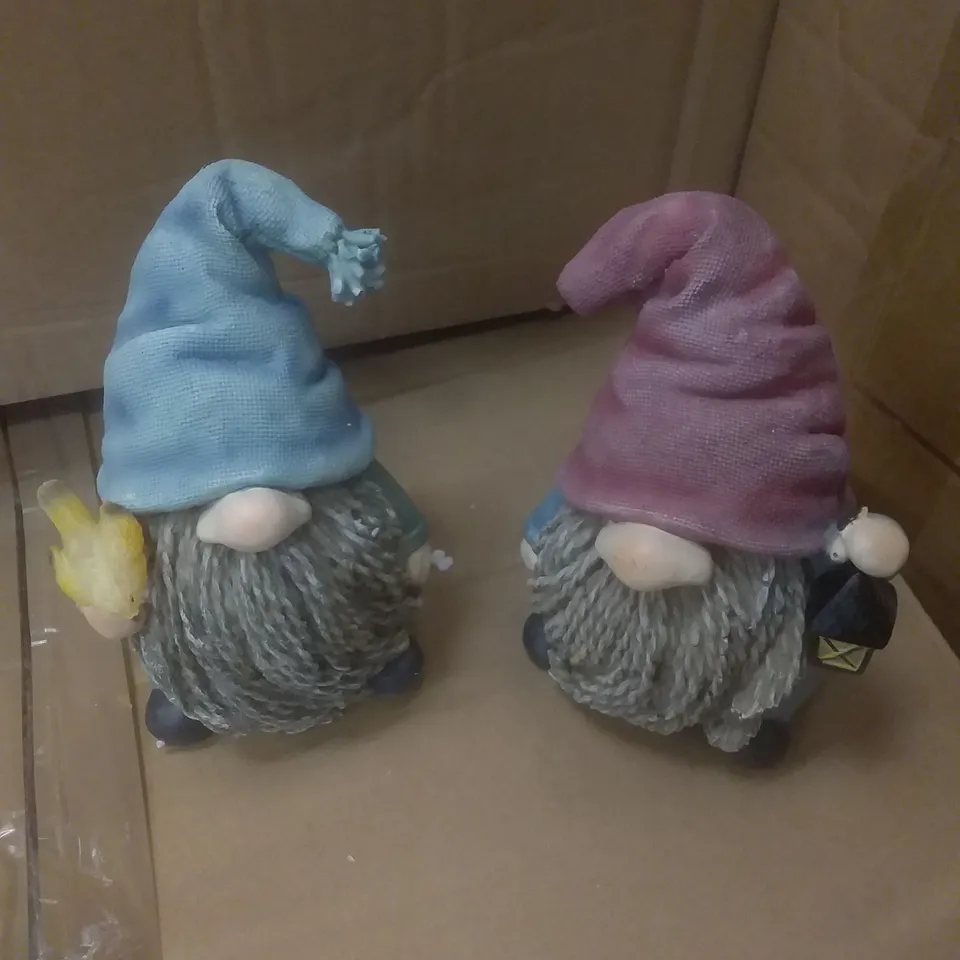 BOXED PAIR OF LED GNOMES FIGURES