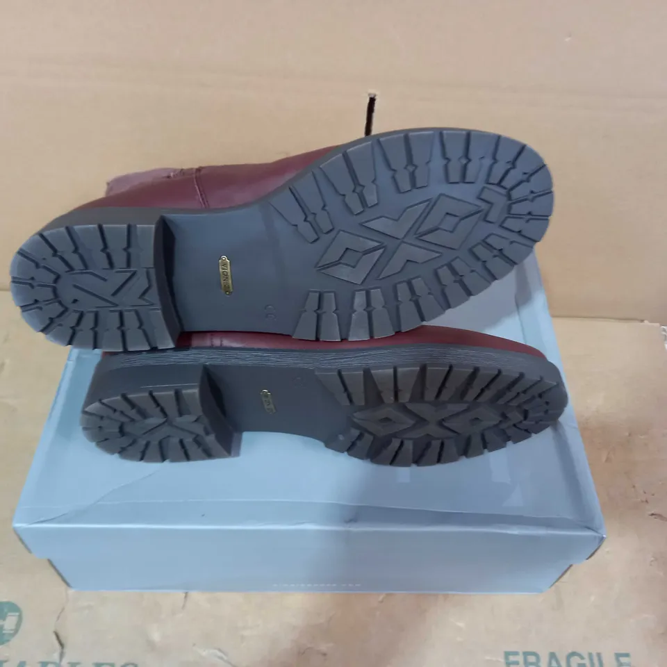 BOXED PAIR OF VIONIC BOOTS - SIZE 6