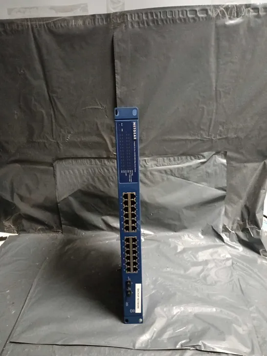 Switch Managed Netgear GS724T 24 Porte RJ-45 + 2 SFP Gigabit – Rack Mount, Ricondizionato Molto Buono