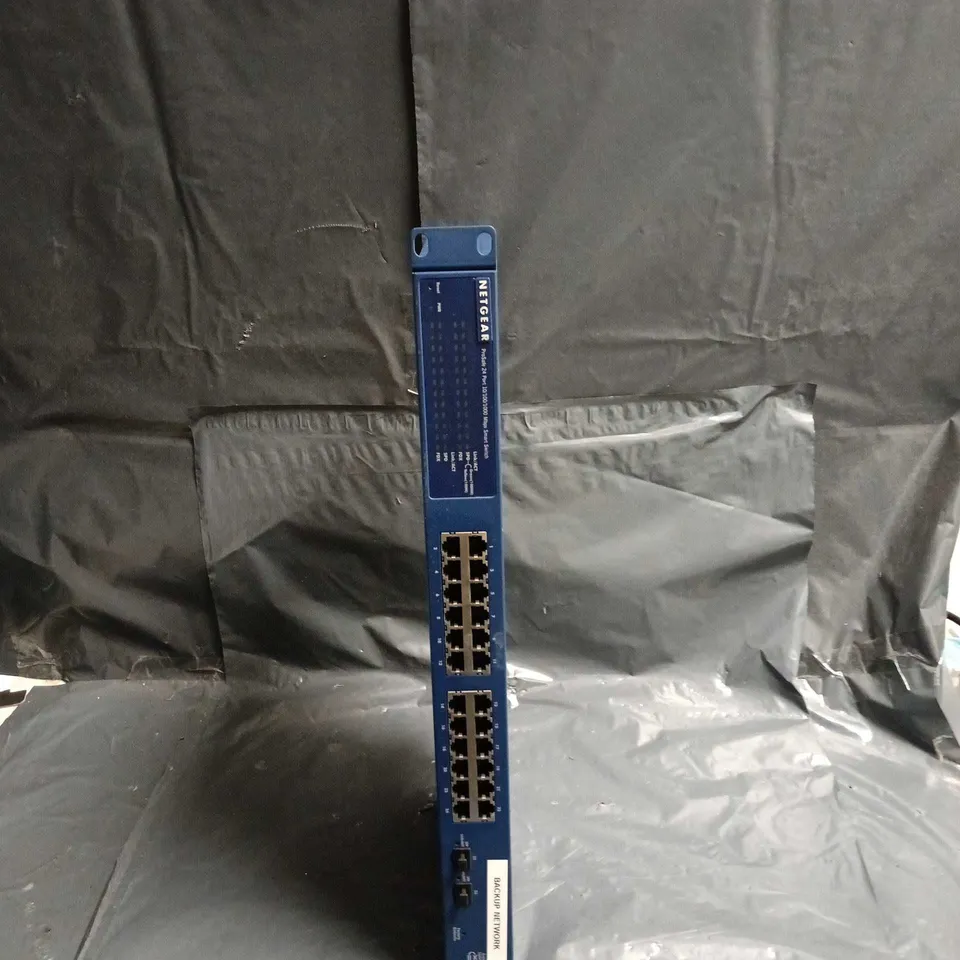 NETGEAR PROSAFE 24-PORT GIGABIT SMART SWITCH GS724TV4
