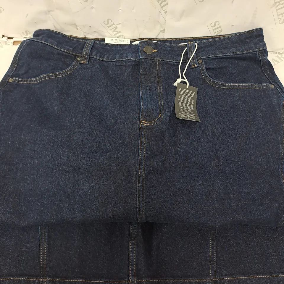 10 ASSORTED NEW CLOTHING ITEMS TO INCLUDE DENIM MINI SKIRT, BRALETTES, HOODIES, ETC