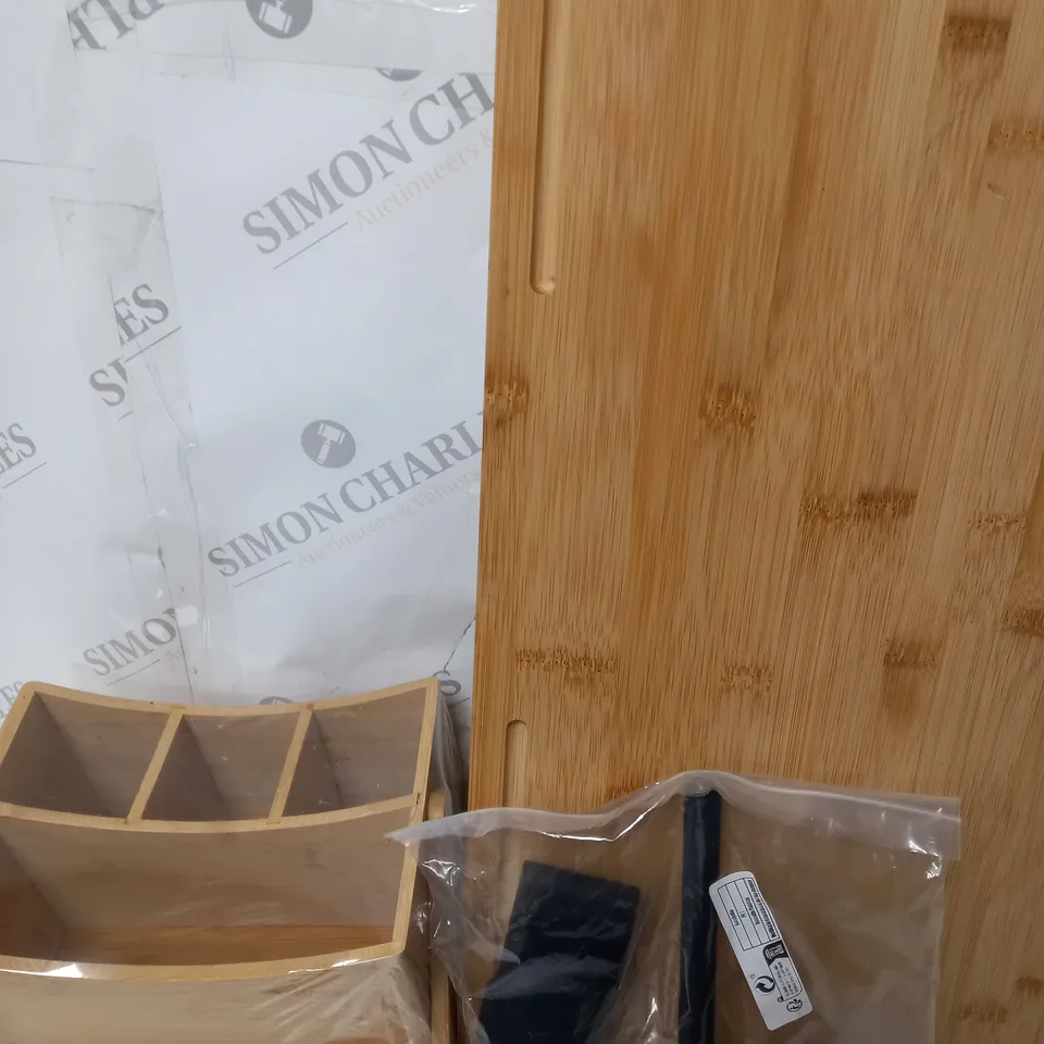 BOX OF ASSORTED ITEMS TO INCLUDE -BAMBOO STORAGE CONTAINER - BAMBOO HOB COVER AND WINDOW WIPER 