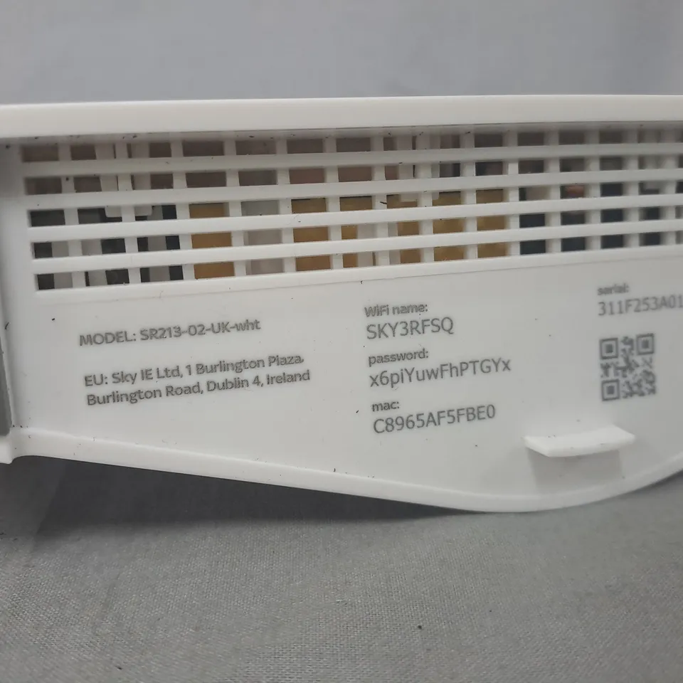 SKY SR213-02-UK WHITE WIRELESS ROUTER