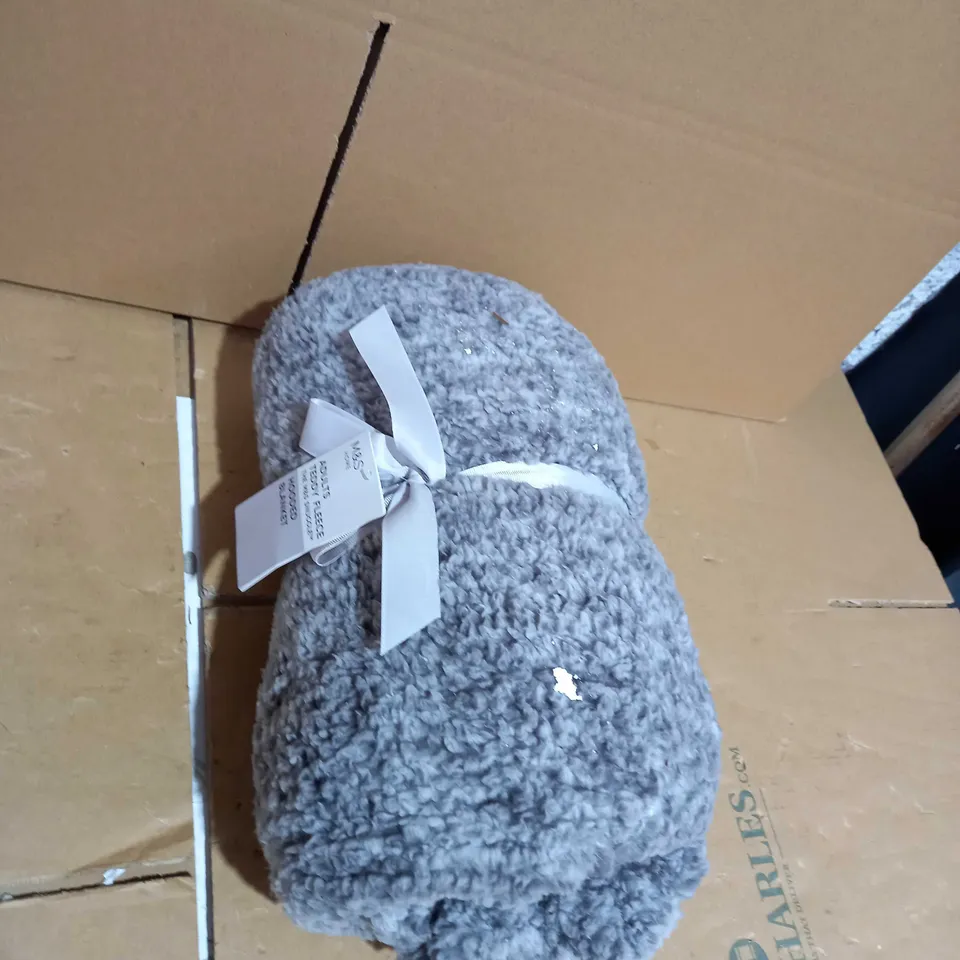 M&S ADULTS TEDDY FLEECE HOODED BLANKET 