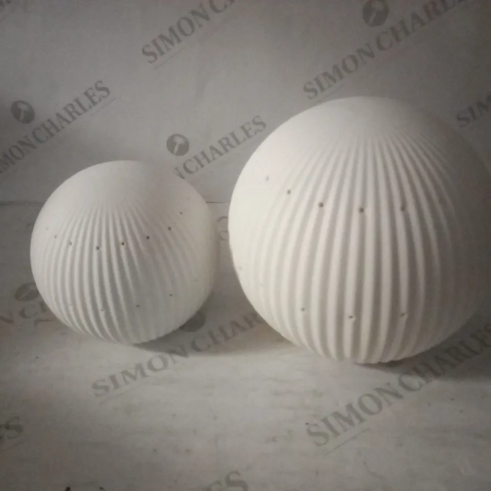 BOXED KELLY HOPPEN SET OF 2 LARGE CERAMIC LIGHT UP ORNAMENTS [COLLECTION ONLY]