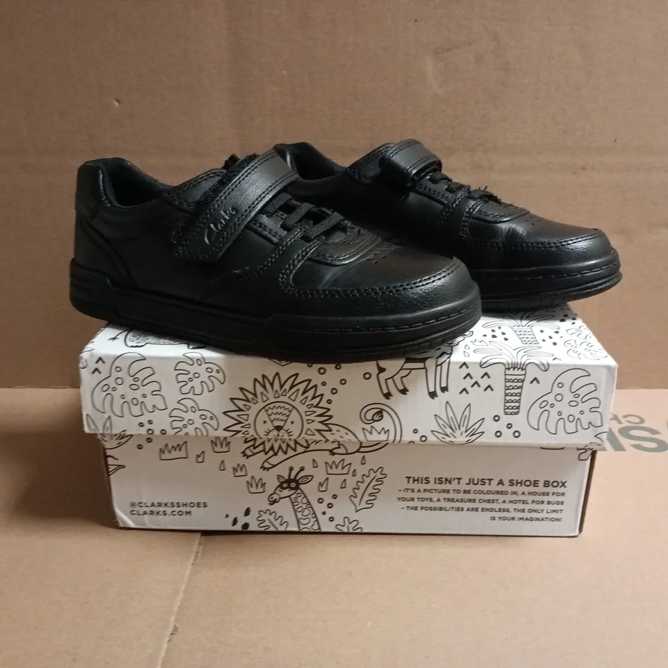 BOXED PAIR OF CLARKS KIDS VELCRO STRAP SHOES IN BLACK SIZE 12.5