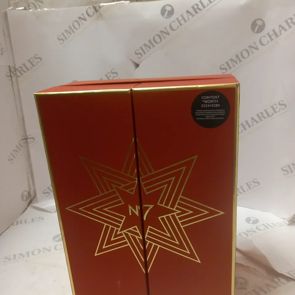 BOOTS NO. 7 25 ADVENT CALENDAR LIFT & LUMINATE