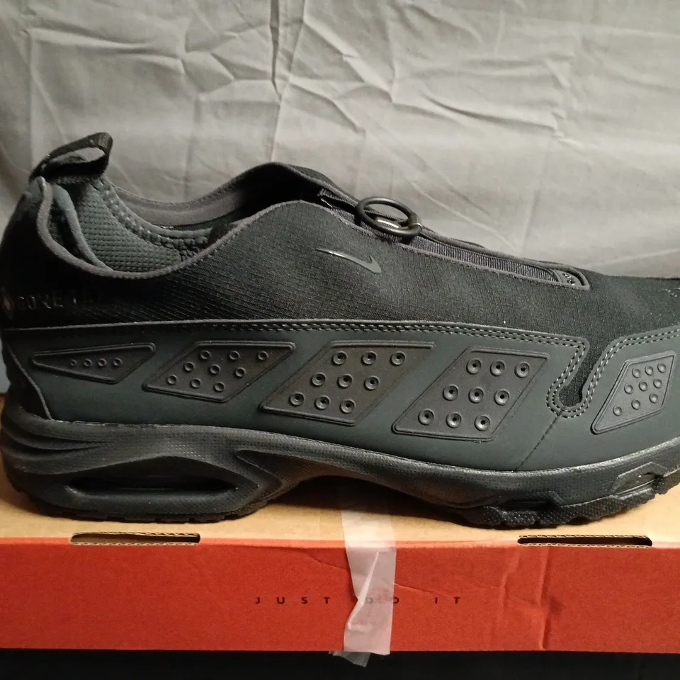 BOXED PAIR OF NIKE AIR MAX GORETEX TRAINERS - UK SIZE 10.5