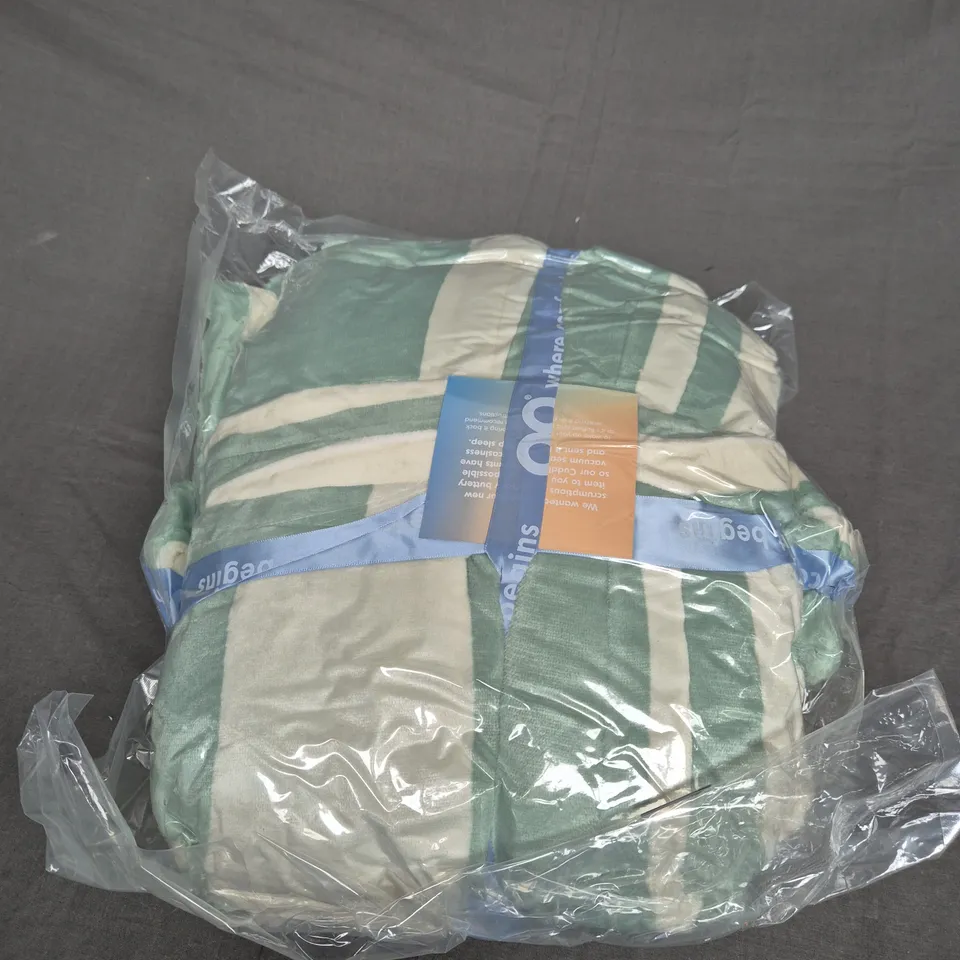 SEALED OODIE OVERSIZED HOODED BLANKET - GREEN 