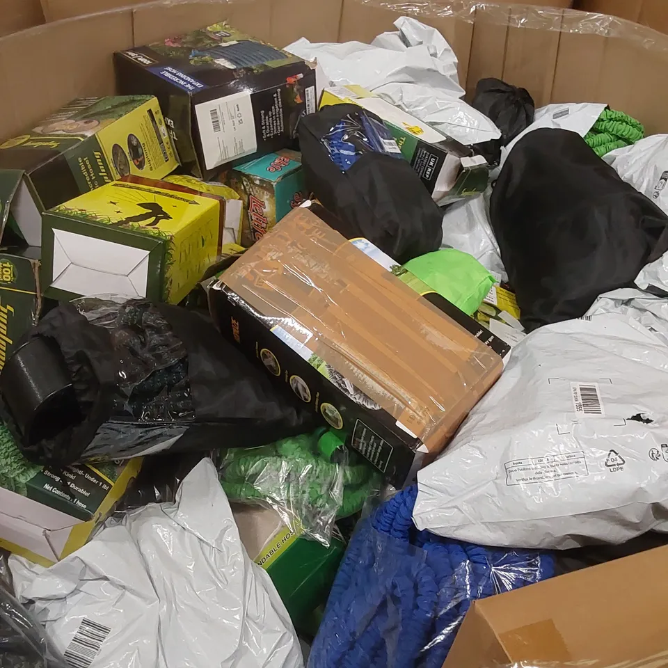 PALLET TO CONTAIN A LARGE ASSORTMENT OF GARDEN HOSE PRODUCTS