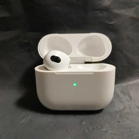 APPLE AIRPODS - A2566