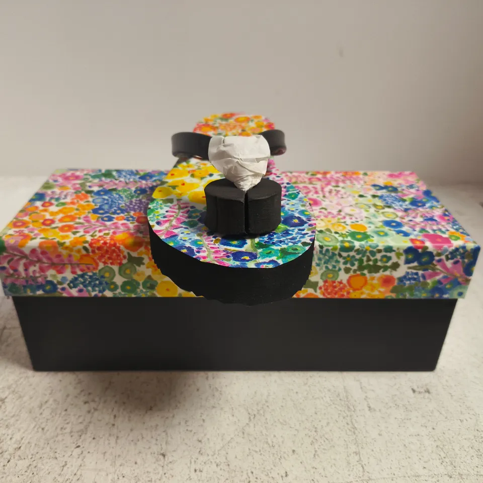 BOXED PAIR OF KURT GEIGER FLORAL COUTURE TOE-POST SANDALS IN MULTICOLOUR FLORAL PATTERN SIZE EU 38