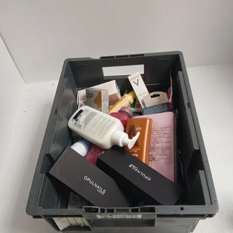 TOTE OF APPROXIMATELY 20 ASSORTED COSMETICS TO INCLUDE: SANEX KIDS HEAD TO TOE WASH 