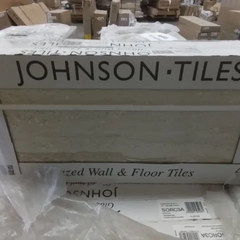 PALLET TO CONTAIN APPROX 40 PACKS OF JOHNSON SORCHA TRAVERTINE GLAZED WALL & FLOOR TILES - 5 TILES PER PACK // TILE SIZE: 597 X 297 X 10MM 