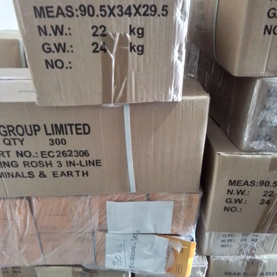 PALLET OF APPROXIMATELY 11 MULTI PACK BOXES OF EMCO TO INCLUDE - 13A TWIN SWITCHED SOCKET SP , CEILING ROSE 3 IN LINE TERMINALS & EARTH - COLLECTION ONLY