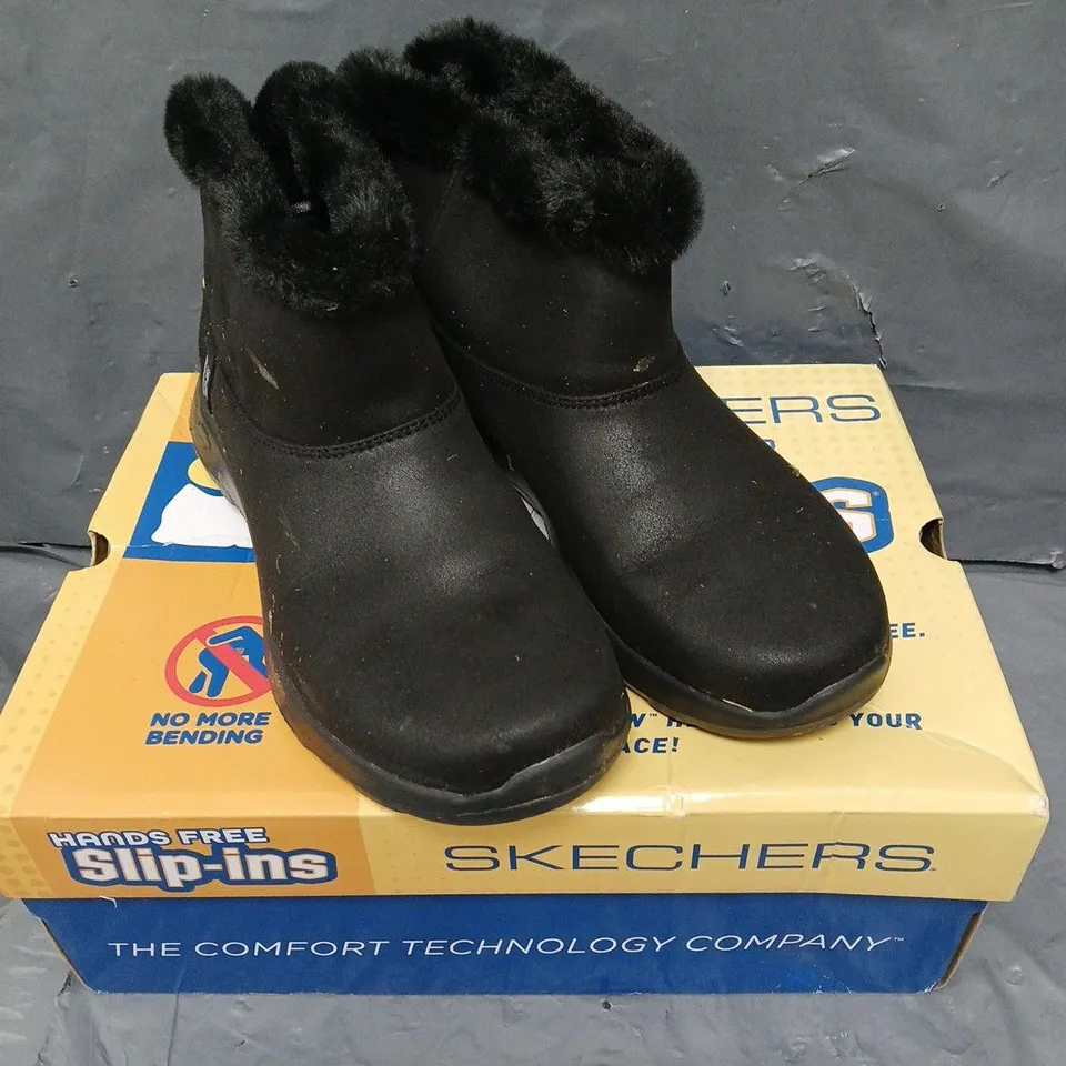 BOXED PAIR OF SKECHERS ON THE GO JOY SLIP IN BOOTS IN BLACK SIZE 5
