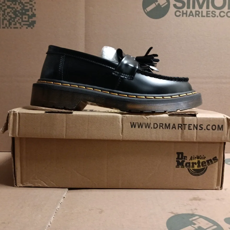 BOXED PAIR OF DR MARTENS LOAFERS IN BLACK SIZE UK 5