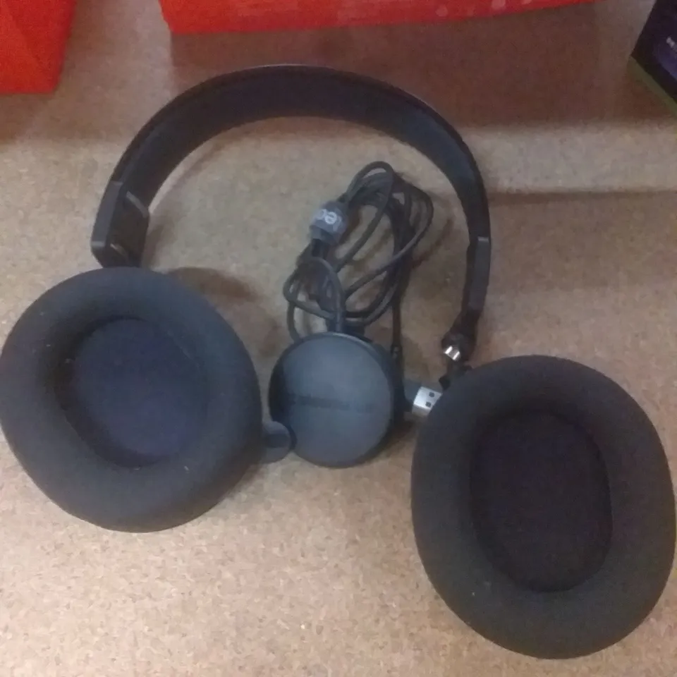 STEEL SERIES ARCTIS 9 WIRELESS GAMING HEADSET