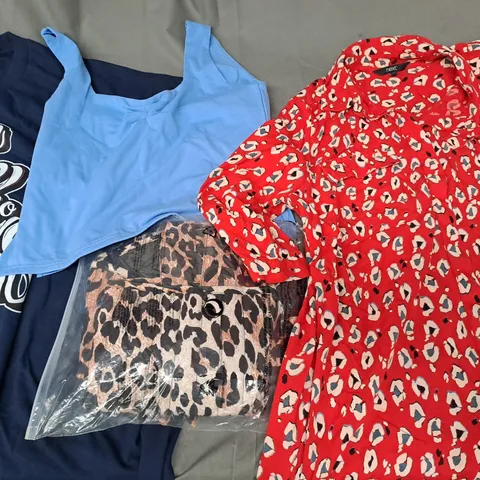 BOX OF APPROXIMATELY 20 ASSORTED CLOTHING & FASHION ITEMS IN VARIOUS STYLES AND SIZES TO INCLUDE GILDAN, NEXT, ETC