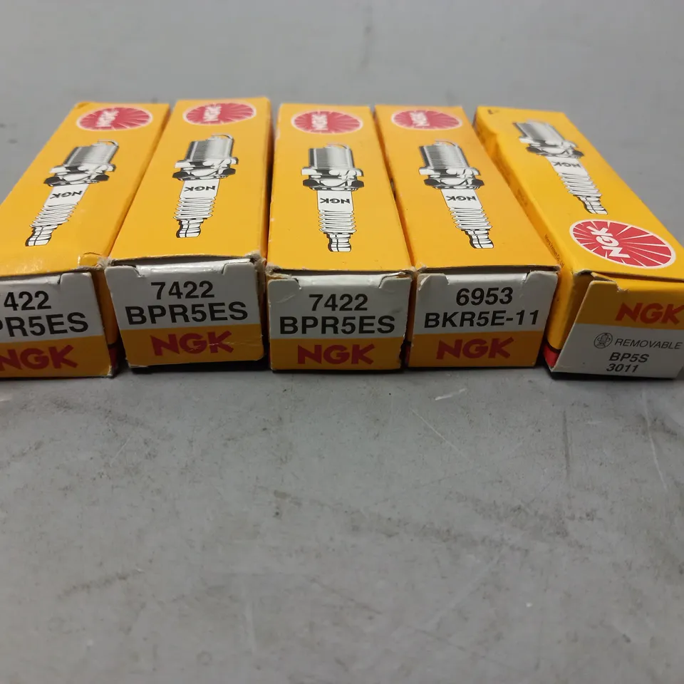 LOT OF 5 NGK SPARK PLUGS - 7422 BPR5ES / 6953 BKR5E-11/ BP5S 3011 