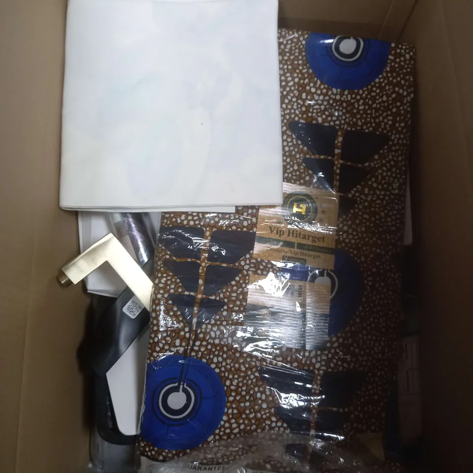 BOX OF APROXIMATELY 15 ASSORTED HOUSEHOLD ITEMS TOO INCLUDE WALLPAPER , HOSE PIPES , COOKING ACCESSORIES , ETC 