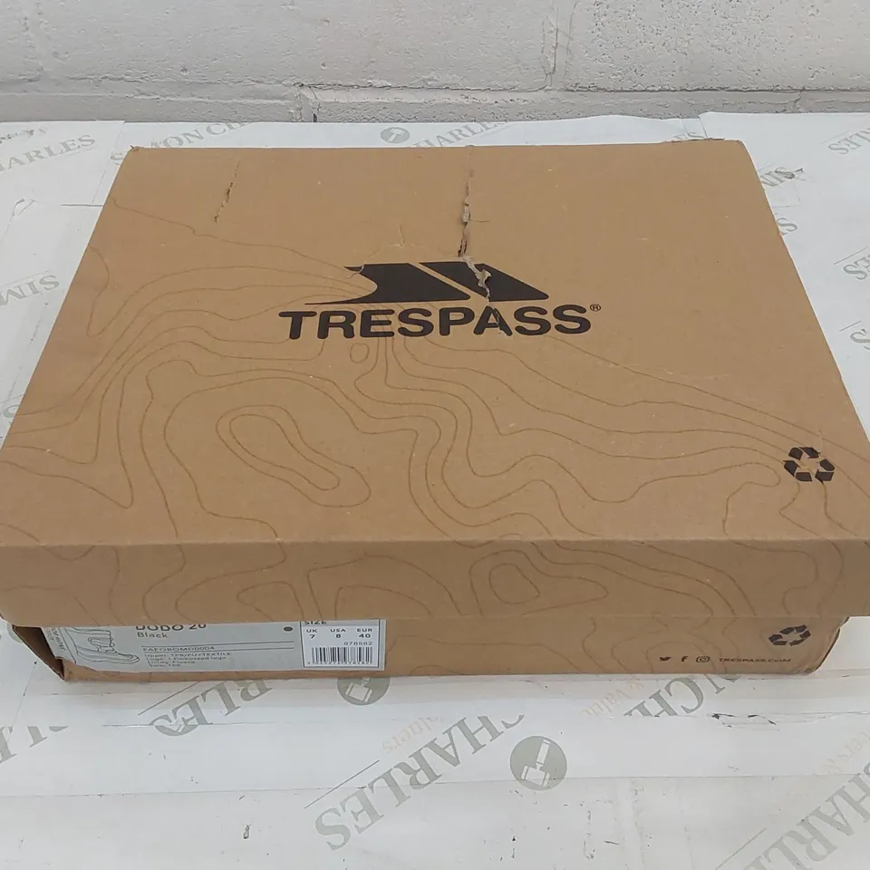 BOXED TRESPASS DODO 20 ADULT SNOWBOOTS - SIZE 7 (1 BOX)