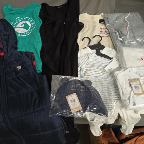 LARGE QUANTITY OF ASSORTED KIDS CLOTHING ITEMS TO INCLUDE ASOS, LITTLE WHITE COMPANY AND FRED & FLO