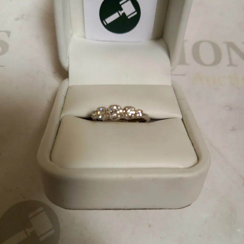 18CT WHITE GOLD FIVE STONE HALF ETERNITY RING SET WITH GRADUATED DIAMONDS