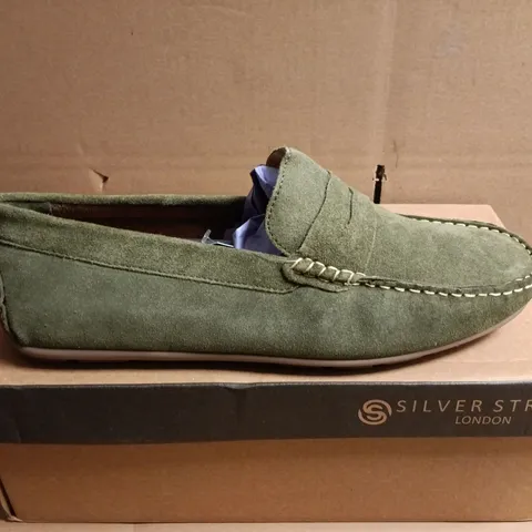 BOXED PAIR OF SILVER STREET BARI SHOES IN GREEN LEAF - SIZE 10