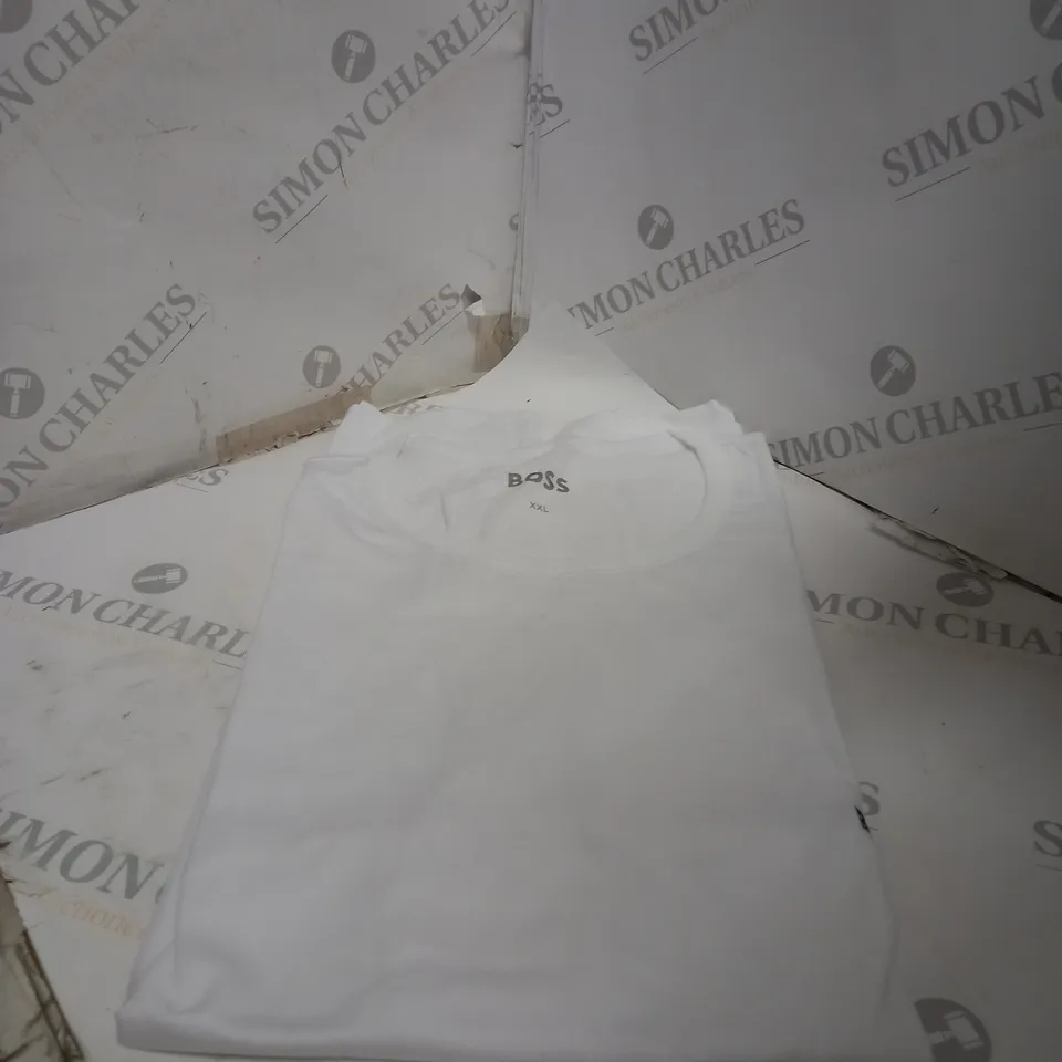 LARGE WHITE HUGO BOSS T-SHIRT 