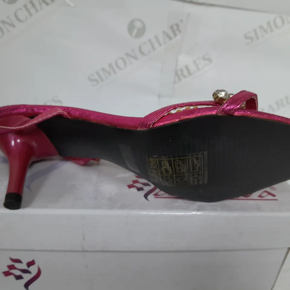 BOXED AVANDA LADIES FUSCHIA SLING BACK SANDALS WITH CRYSTAL DETAIL - SIZE 37