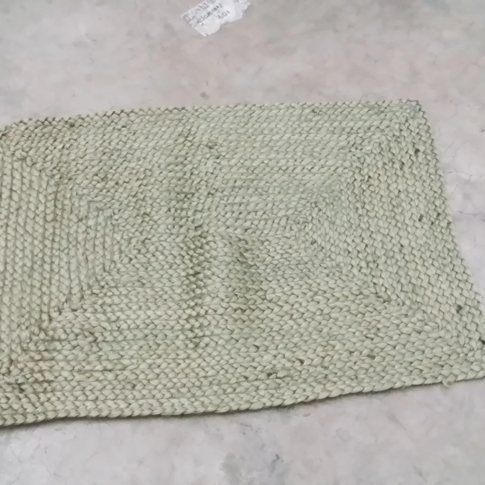 QUALITY DESIGNER AREA RUG - APPROXIMATELY 90X65CM