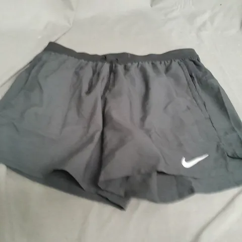 NIKE DRI FIT BLACK SHORTS - MEDIUM