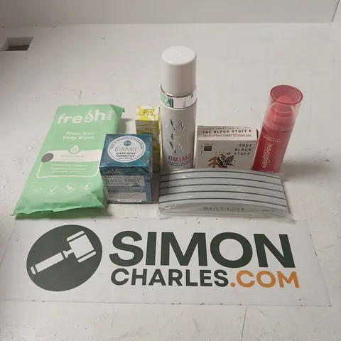 APPROXIMATELY 15 ASSORTED HEALTH & BEAUTY PRODUCTS TO INCLUDE FRESH BODY WIPES, GLAD2GLOW SETTING SPRAY, ELAIMEI DARK SPOT CORRECTOR, ETC - COLLECTION ONLY