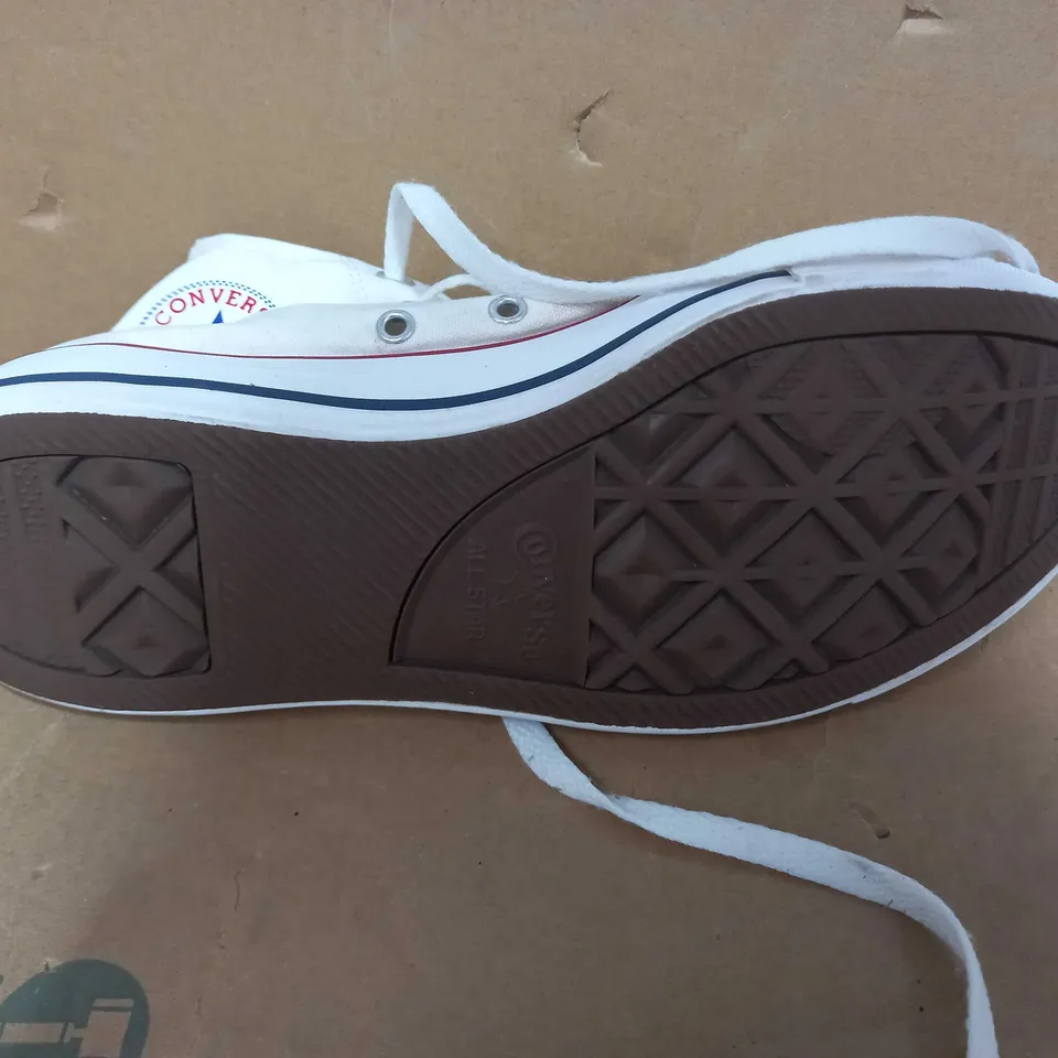 PAIR OF DESIGNER LACE UP SHOES IN THE STYLE OF CONVERSE IN WHITE UK SIZE 10