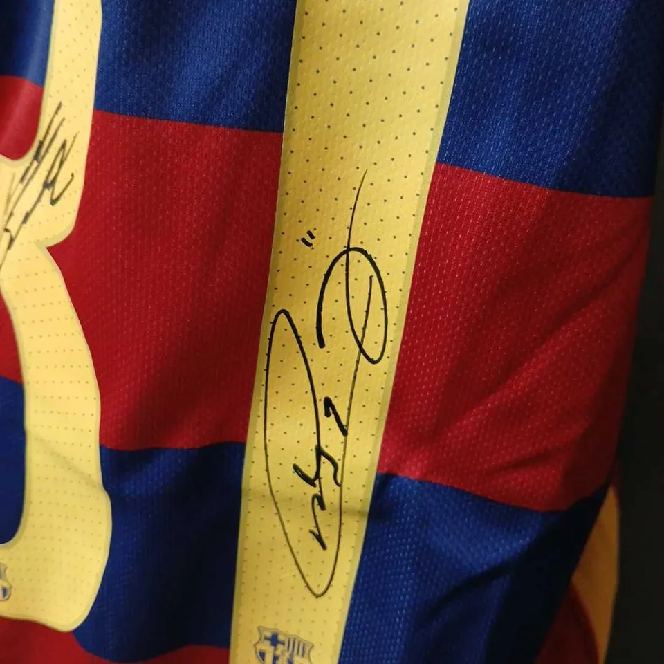 FC BARCELONA 2015-16 HOME SHIRT – SIGNED BY MESSI, NEYMAR & SUÁREZ (TRES AMIGOS) NIKE UNICEF - MEDIUM