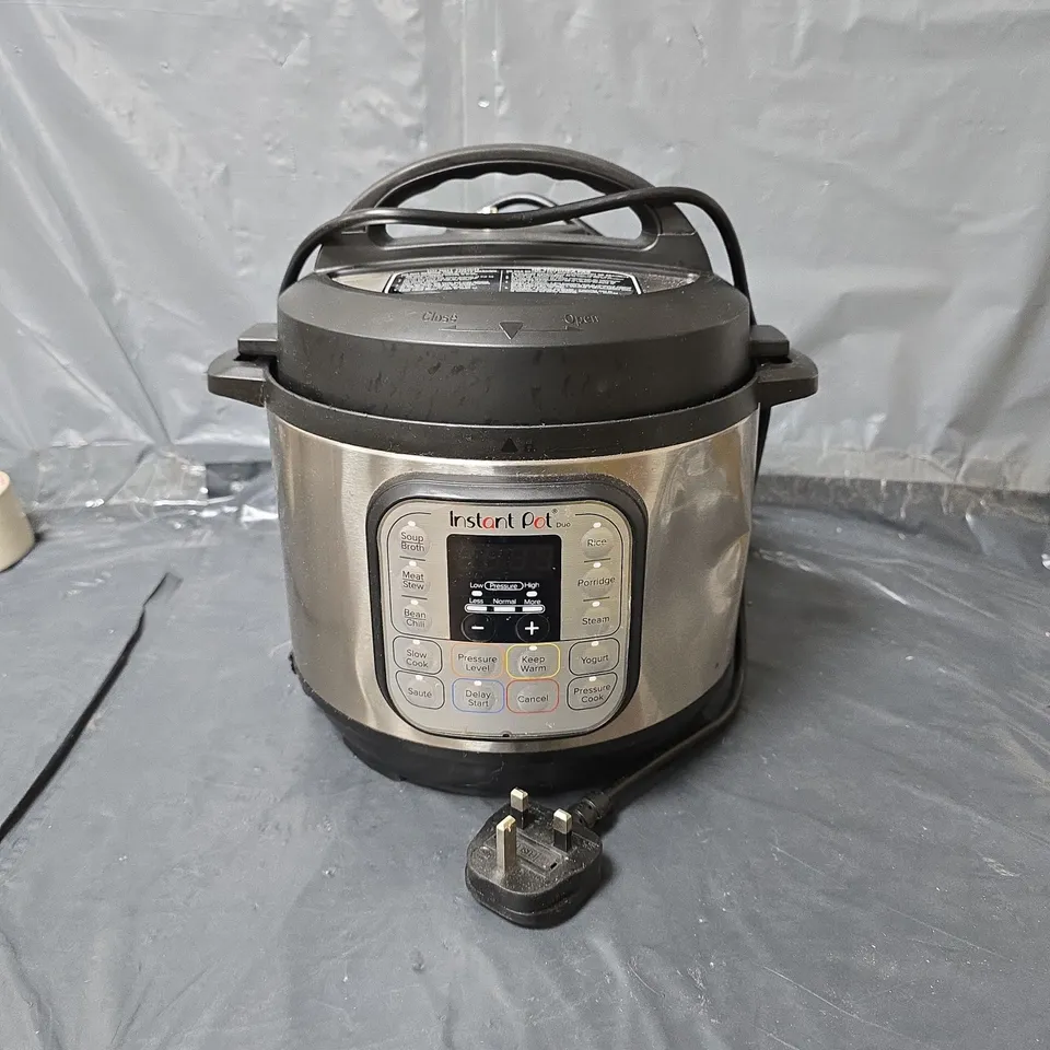 INSTANT POT DUO MULTI-USE PRESSURE COOKER