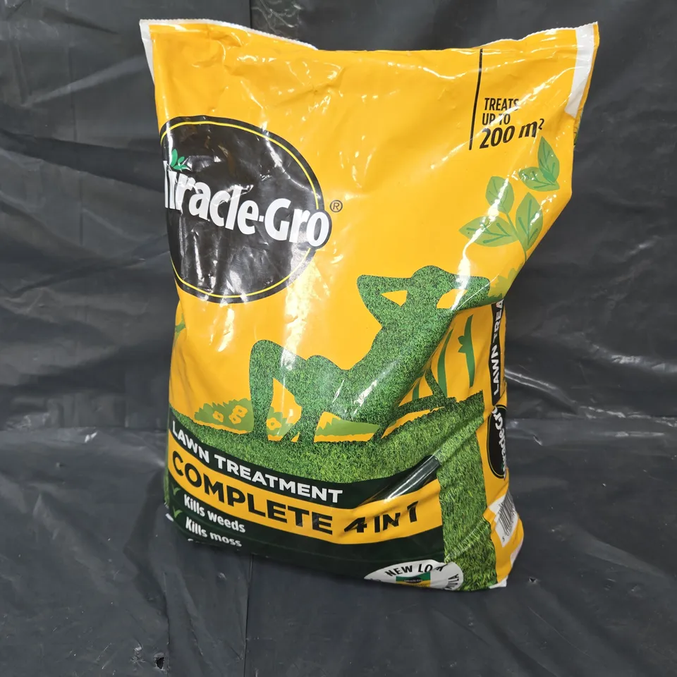 SEALED MIRACLE-GRO COMPLETE 4 IN 1 LAWN TREATMENT - 7KG