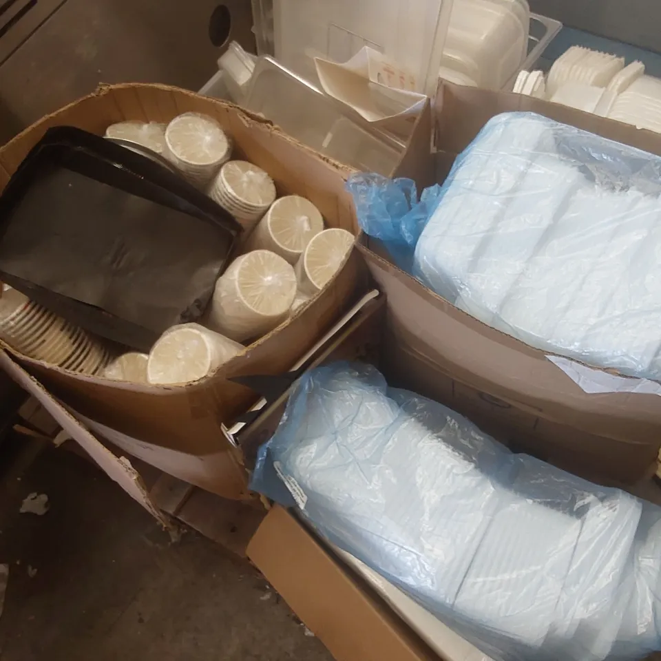 PALLET CONTAINING A LARGE QUANTITY OF ASSORTED CATERING ITEMS