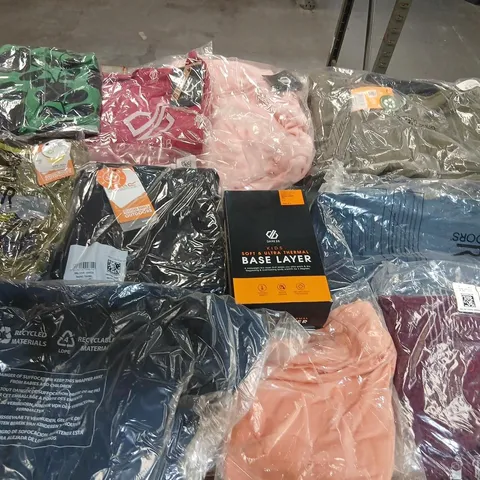 APPROXIMATELY 41 ITEMS OF ASSORTED REGATTA/DARE2B CLOTHING AND ACCESSORIES