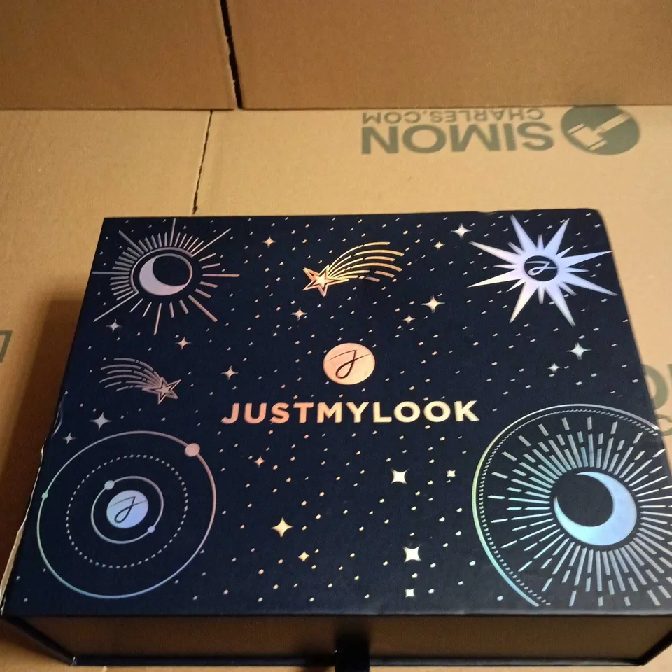 JUST MY LOOK BEAUTY GIFT SET TO INCLUDE PILLOWCASE, SCENTED CANDLE AND ESPA PRO SERUM