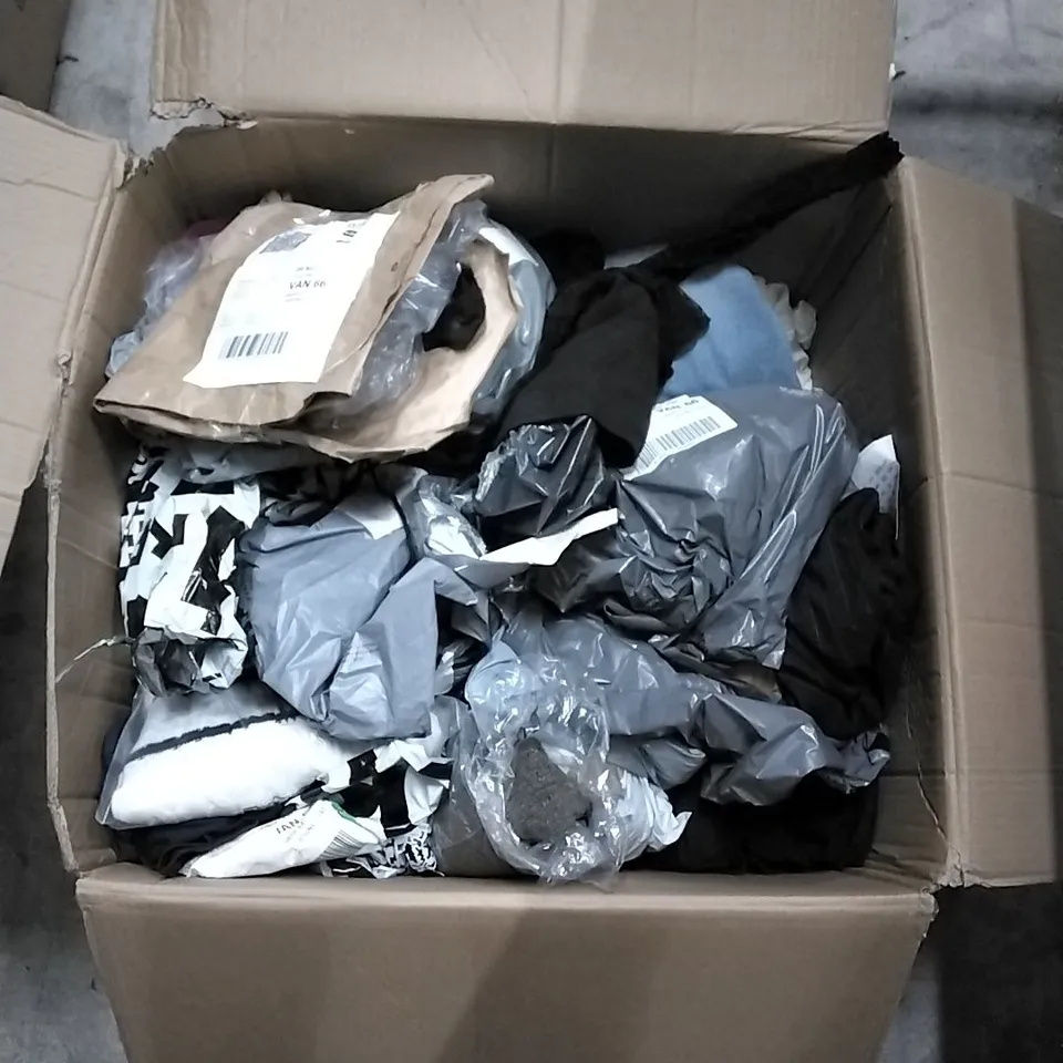 BOX TO CONTAIN ASSORTED MENS AND WOMENS CLOTHING INCLUDING; JUMPERS, LEATHERS, JEANS, SLIPPERS ETC