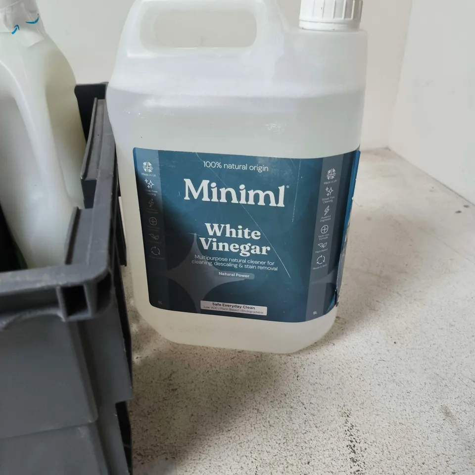 TOTE OF APPROXIMATELY 5 ASSORTED LIQUIDS TO INCLUDE: 5L WHITE VINEGAR