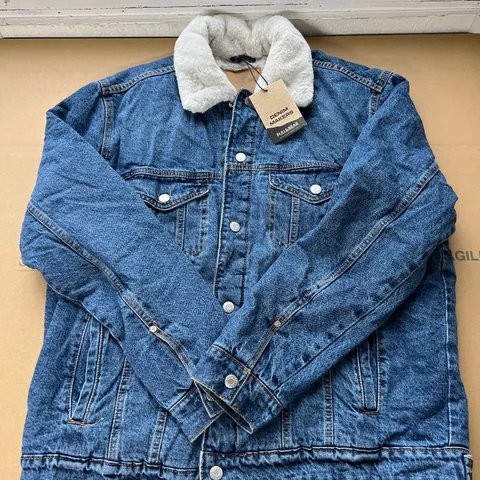 PULL&BEAR FLEECE LINED BLUE DENIM JACKET IN SIZE XL