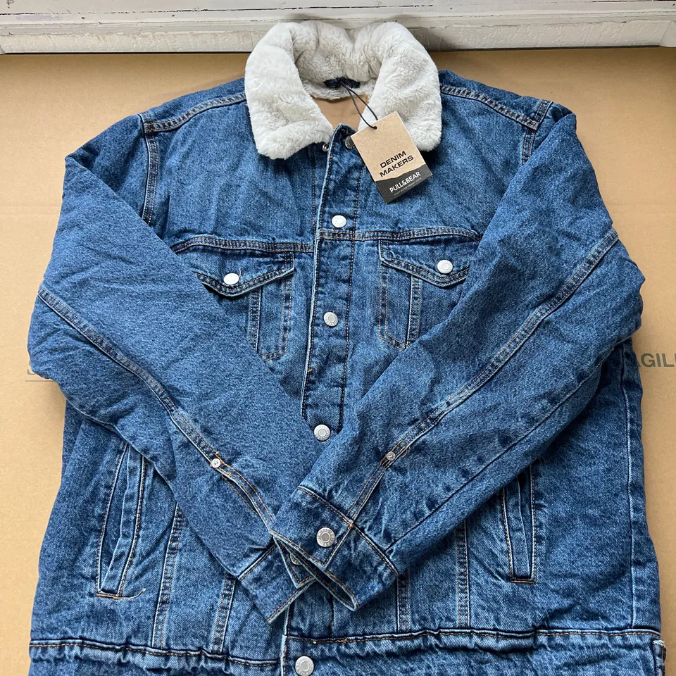 PULL&BEAR FLEECE LINED BLUE DENIM JACKET IN SIZE XL