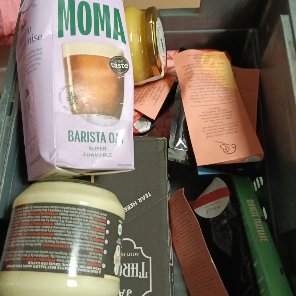 APPROXIMATELY 10 ASSORTED FOOD AND DRINK ITEMS TO INCLUDE - JUST BEE HONEY, SIMPLY COOK MEXICAN TINGA AND TWO CHIMPS BUFFALO COFFEE