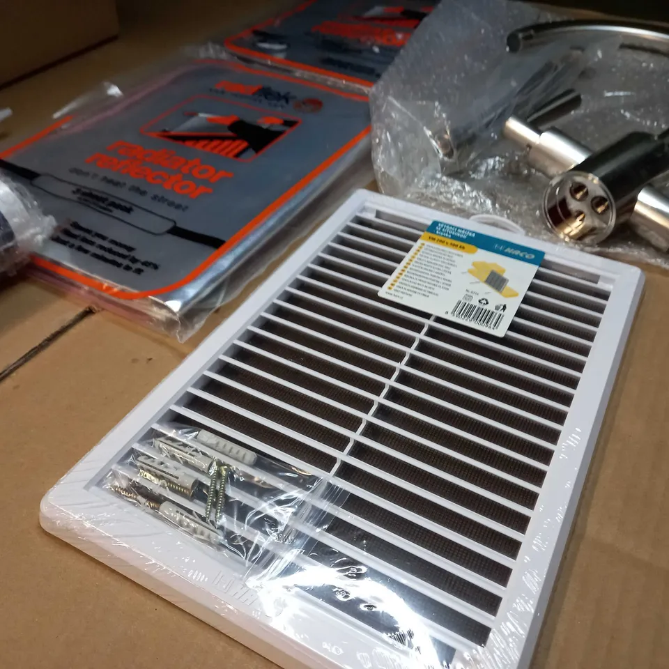 LOT OF APPROX 10 ASSORTED HOUSEHOL/DIY RELATED ITEMS TO INCLUDE: RADIATOR REFLECTORS, VENT, KITCHEN TAP